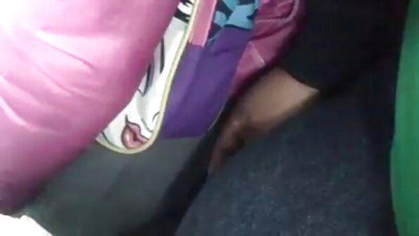 Apró tinédzser barátja szeretné nézni, ahogy gecis punci fúrják
