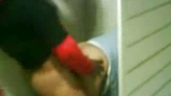 A videok szex tetovált haver intenzív szexet tart piszkos szőkével