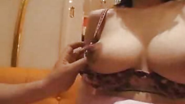 A fehér ménes a hálószobájában amatőr szex videók kopaszodik a sovány Ebony díszítővel