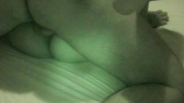 Tomboló szőke lesz elégedett beleelvezos porno a jóképű BF