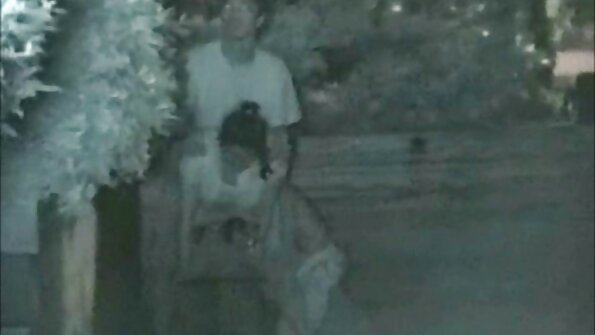 Két nagy fekete férfi dörömböl egy felnott videok videa nőt a fűzőjében